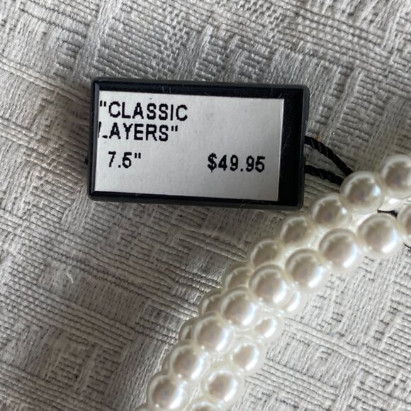 FAC Key to My Heart Triple Row Faux Pearl Bracelet - Picture 4 of 5